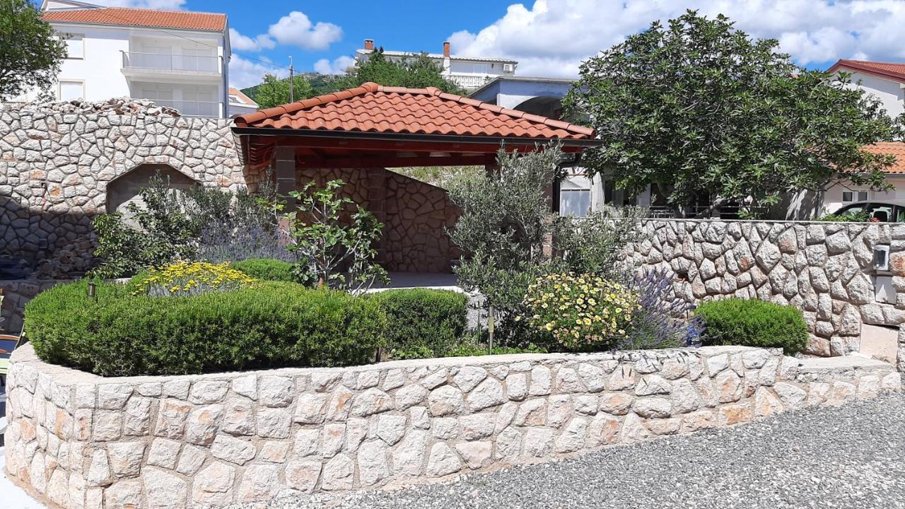 נובי ווינודולסקי Apartments Pavelic מראה חיצוני תמונה